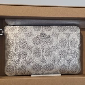 Coach Boxed Leather Corner Zip Wristlet Nwt